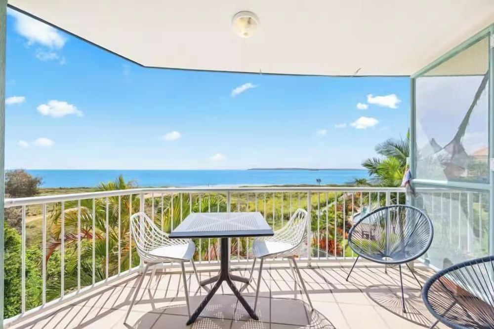 Wake to the Waves - Oceanfront Apartment