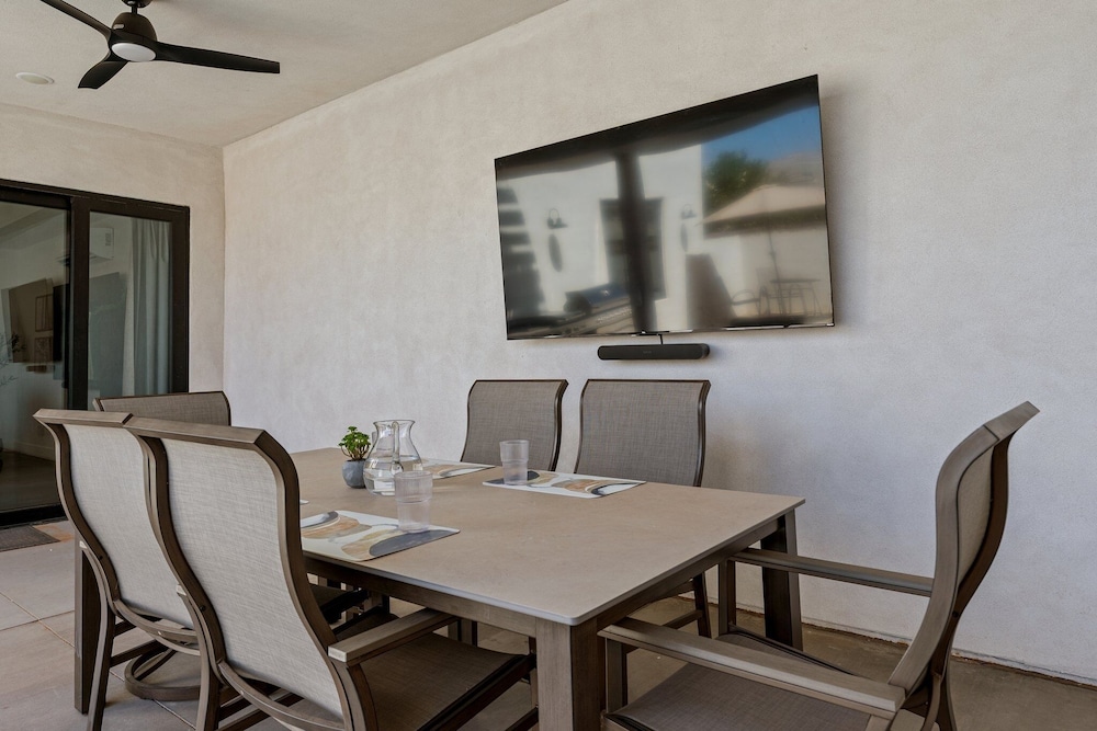 Desert Jewel With Private Gym And Pool 4 Bedroom Townhouse