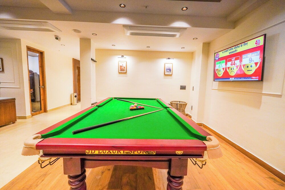 Carom Hotel Manali