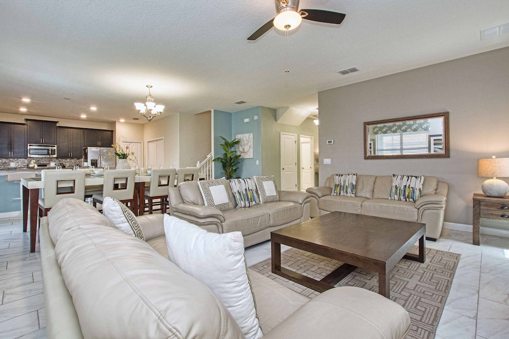 Beautiful Home With Private Pool in Champions Gate