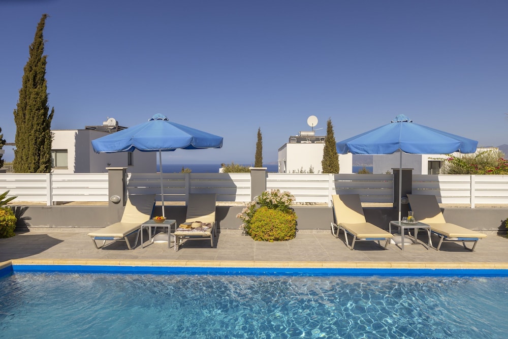 Lenias Sea View in Neo Chorio