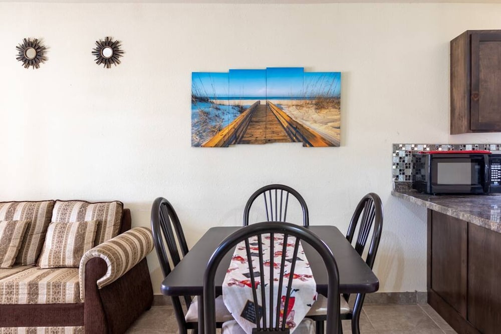 Apartment With Excellent In-town Location 1