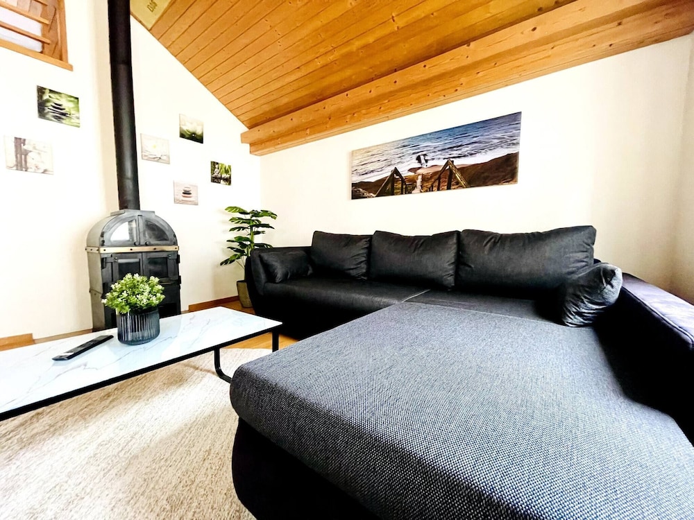 Einzigartige Schöne Altbau- Wohnung Im Zentrum