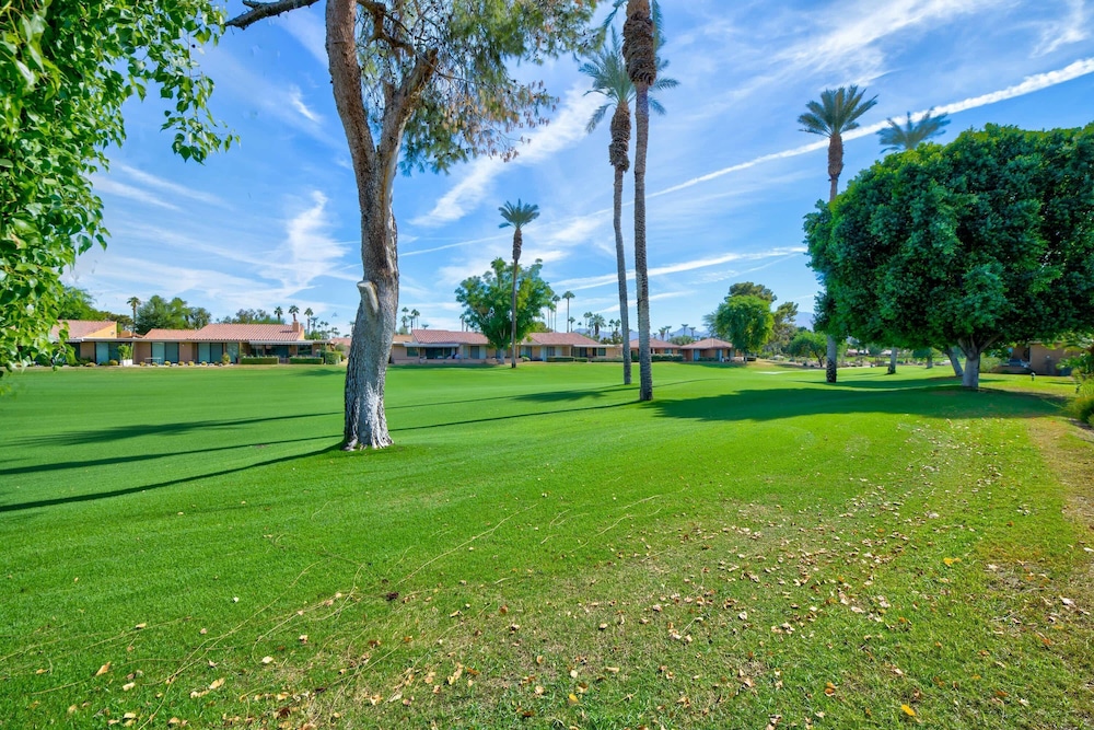 Designer Seville Condo w Golf Mountain Views