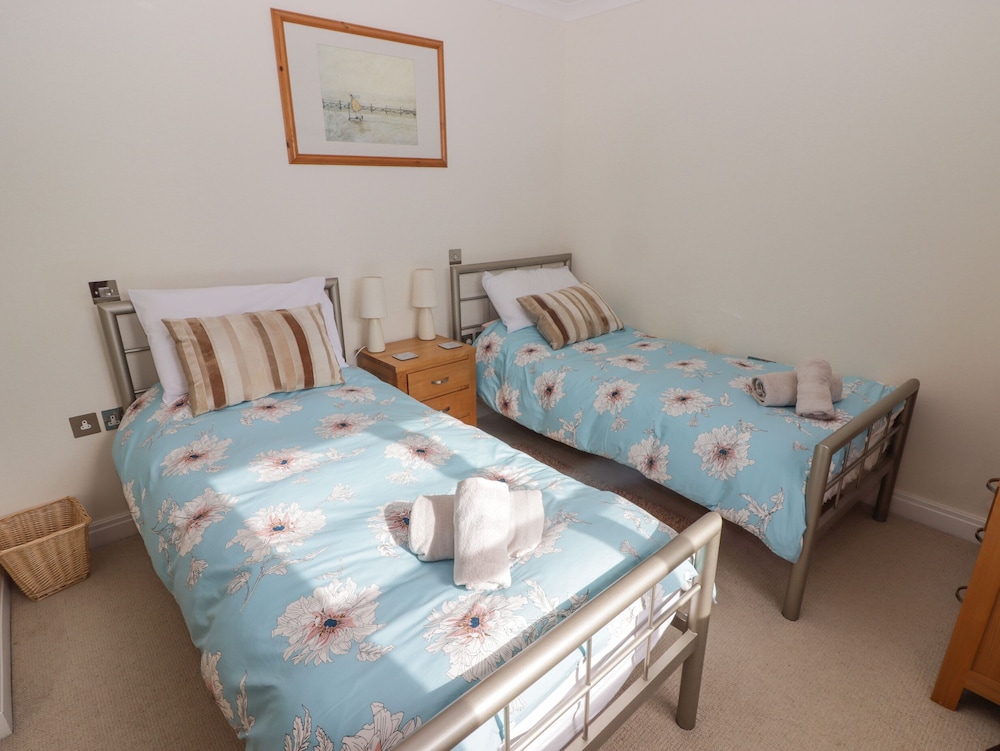3 Strawberry Close