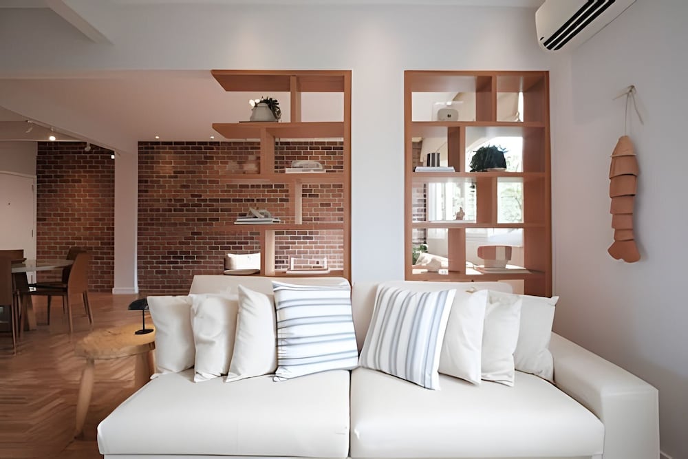 Leblon | Recém reformado, 2 quartos, 5 min da Praia – por Casapē Rio