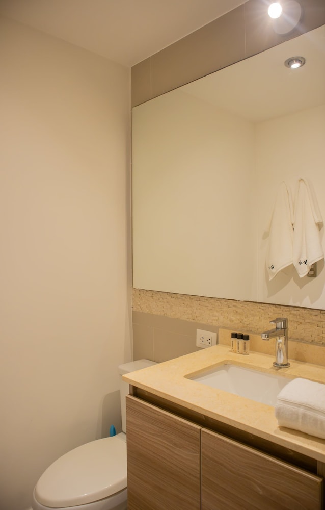 w Bright 1BR w Private Balcony in Barranco