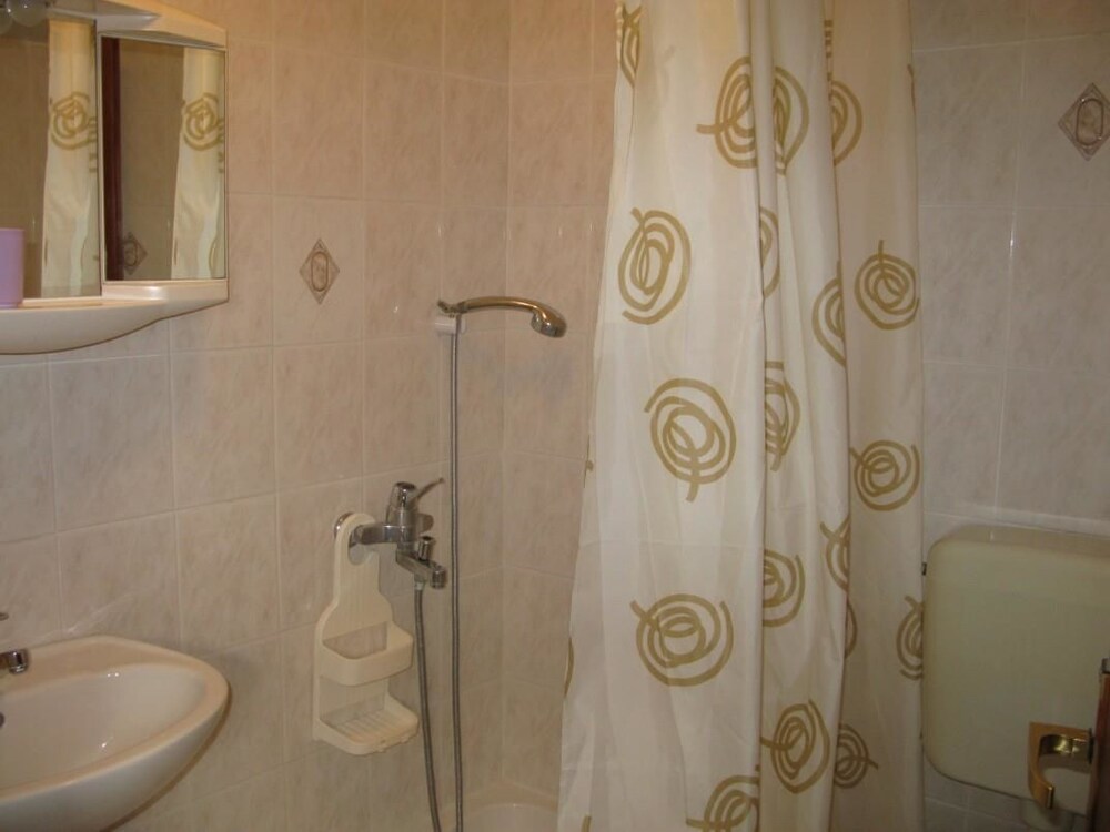 Apartments Mahić en Rab — bathroom