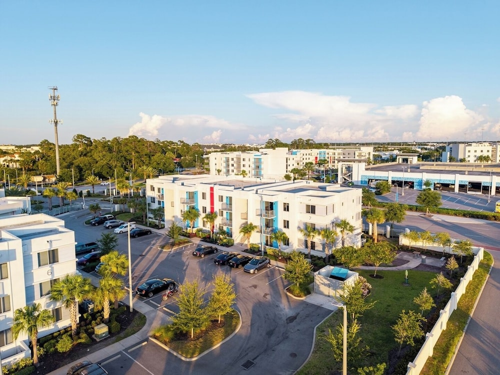 Daytona 3BR Getaway Pool, Gym, Pet Friendly