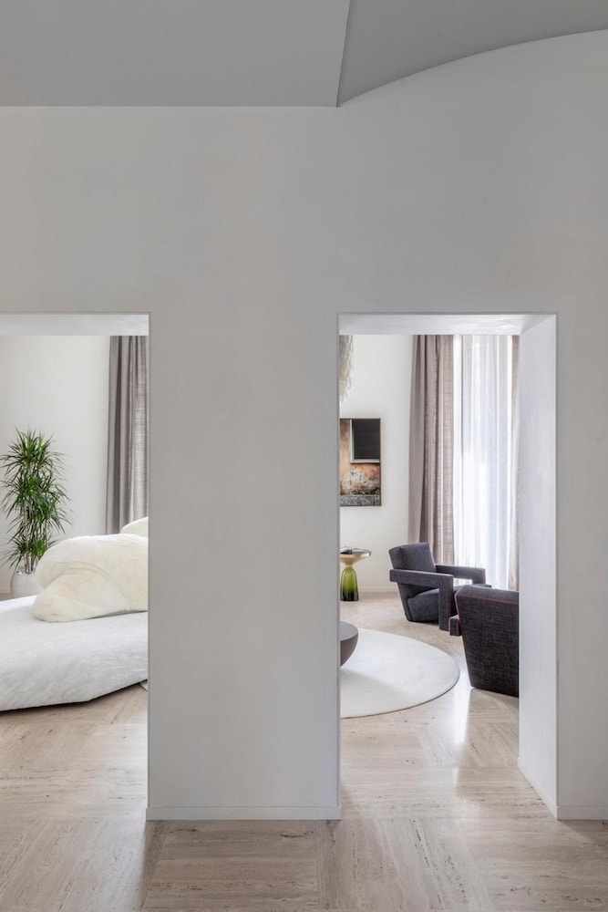 Luxurious Apartment in Rome