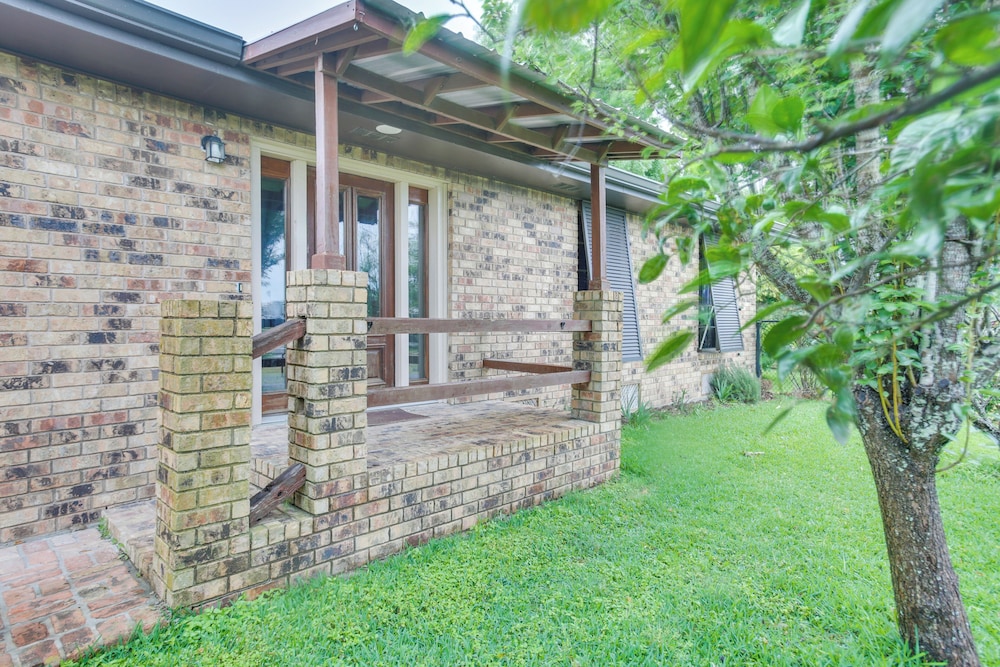 Dularge Grand Villa - Steps to Marina + Fishing! view 3