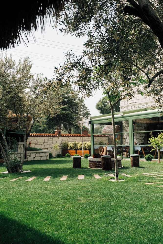 ACC Olives Hotel & Restaurant