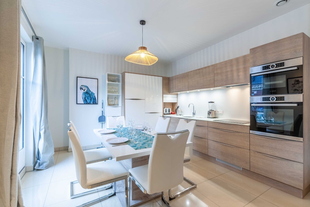 High-end 75m2 Apartment - Place Morny