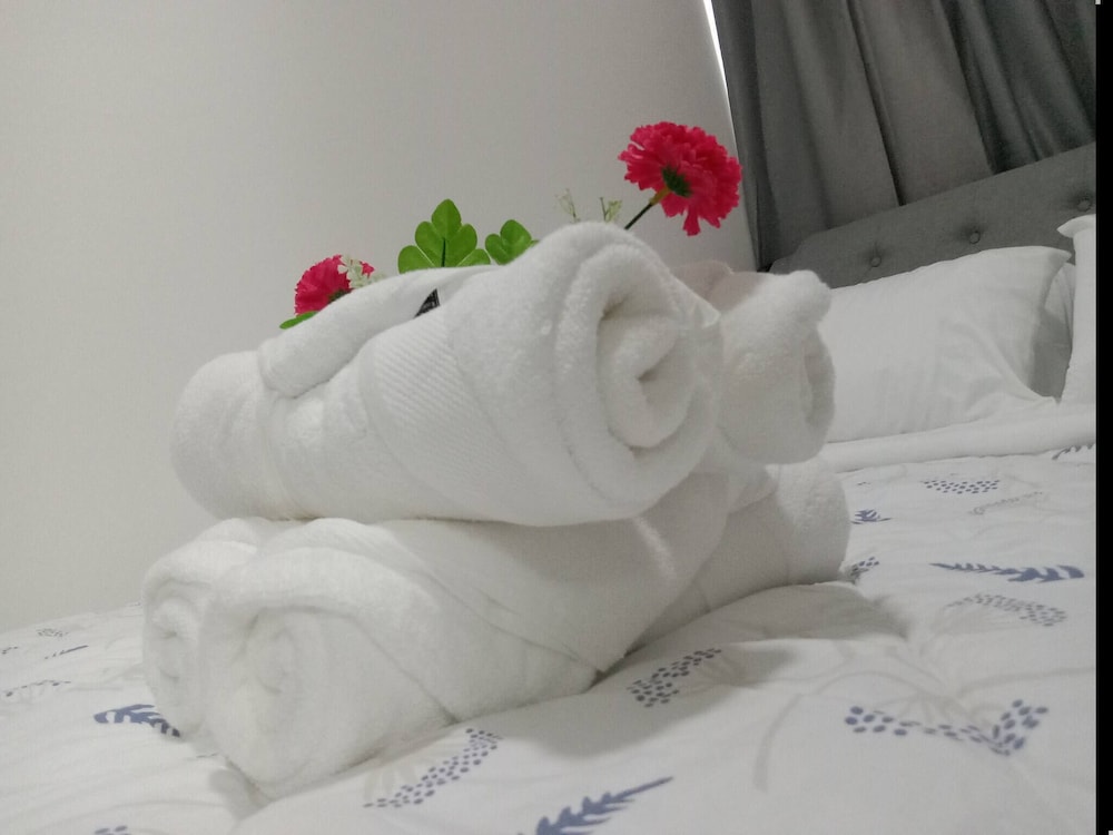Luxurious Bayview 2BR Near MOA Picc CCP Free Wifi
