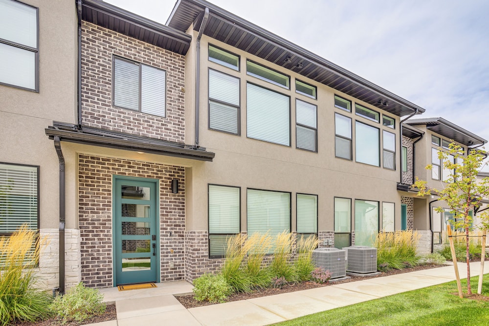Hike & Ski: Townhome 8 Mi to Dtwn Ogden!