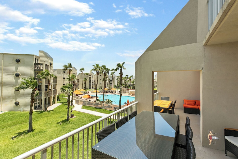 Bahia Mar-Solare Beachfront & Two Pools