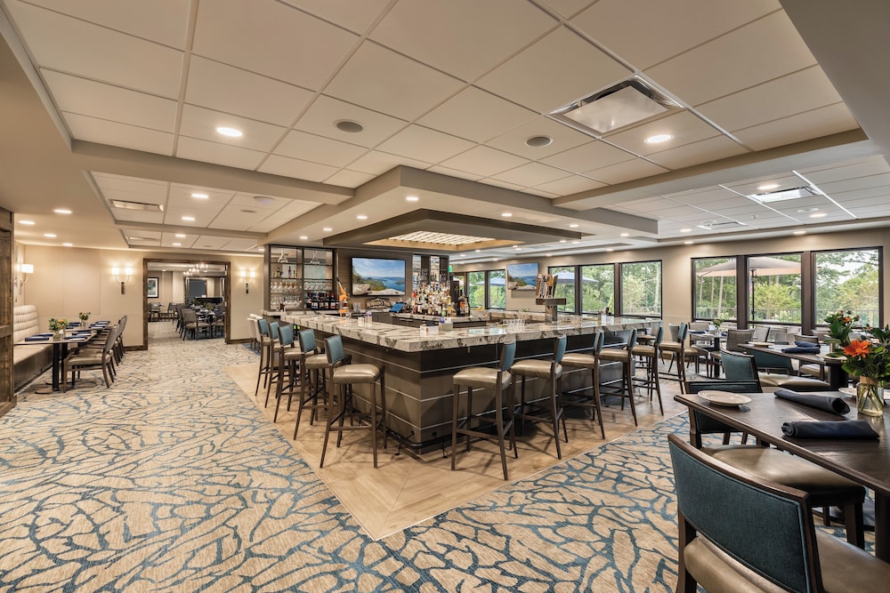 Golf Course View: Modern Keowee Key Condo!