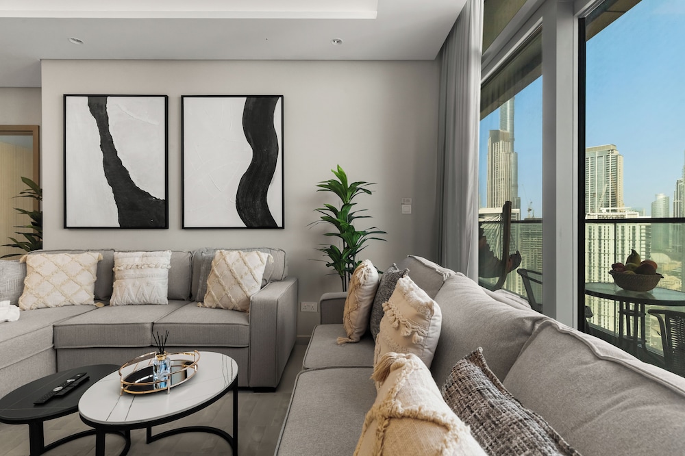 Gogoto LUX Burj View Spacious