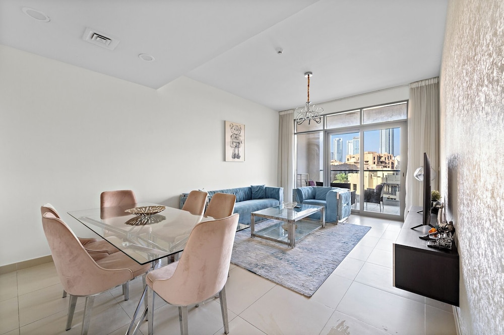 2BR 203 Bellevue Tower 1