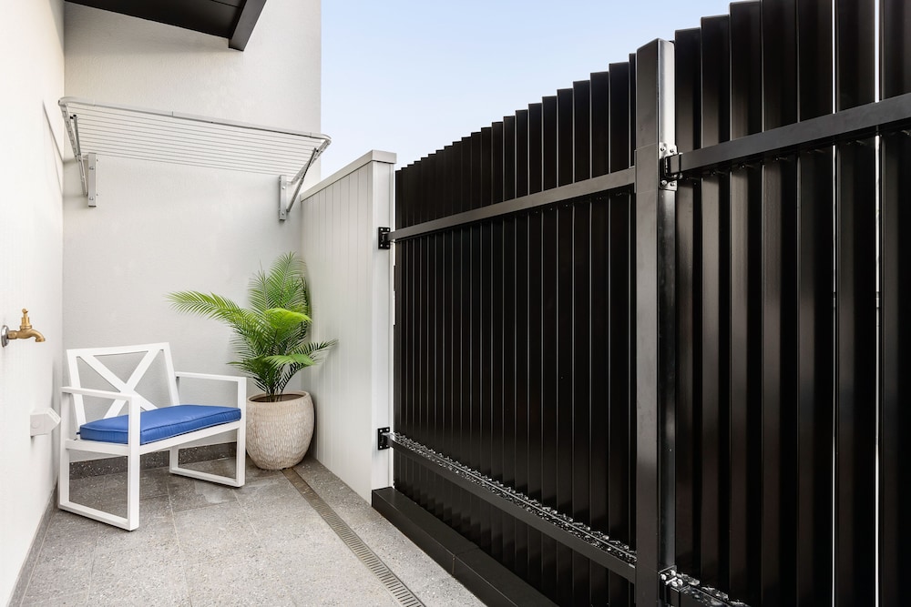 Docker St Elwood Apartments by UrbanRest