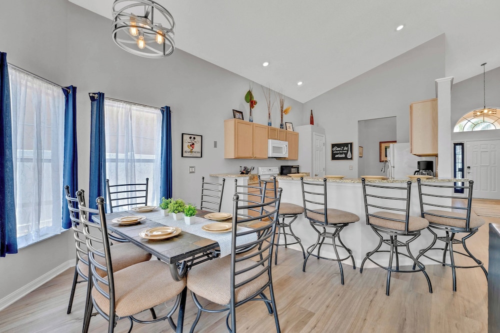 Enchanting Vacation Haven - Image 3