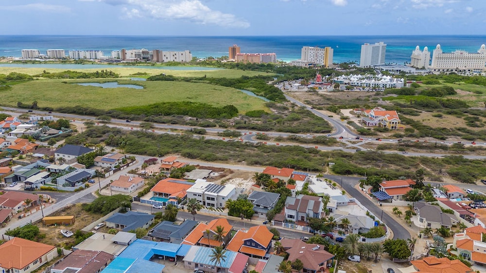 Renovated 4br2ba w Private Pool in Prime Location