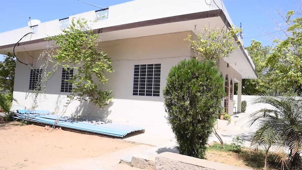 Shyam Luxurious Huts & Guest House