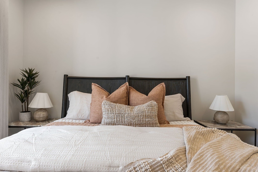 The Crash Pad 5 Bedroom Townhouse