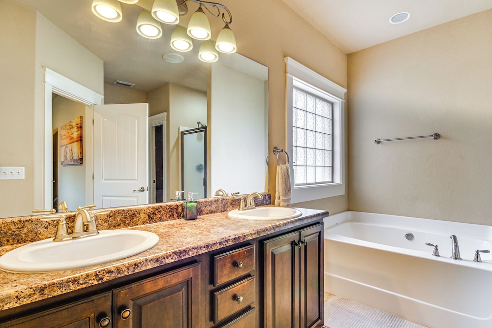 10 Mi to Gulfport Beaches: Family Home w/ Patio