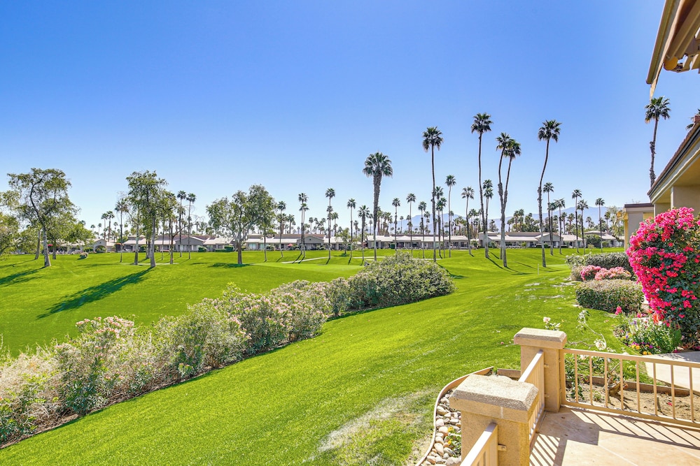Community Pools & Golf Views: Palm Desert Condo!