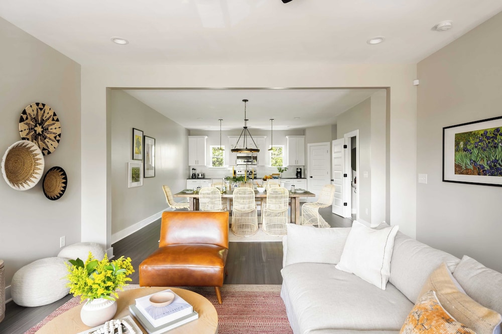 8 Nashville Homes w/ 21 Bedrooms, 21 Baths & Space for 74, Just Minutes From Broadways Nightlife, Dining, and Music Scene Cherokee by Avantstay