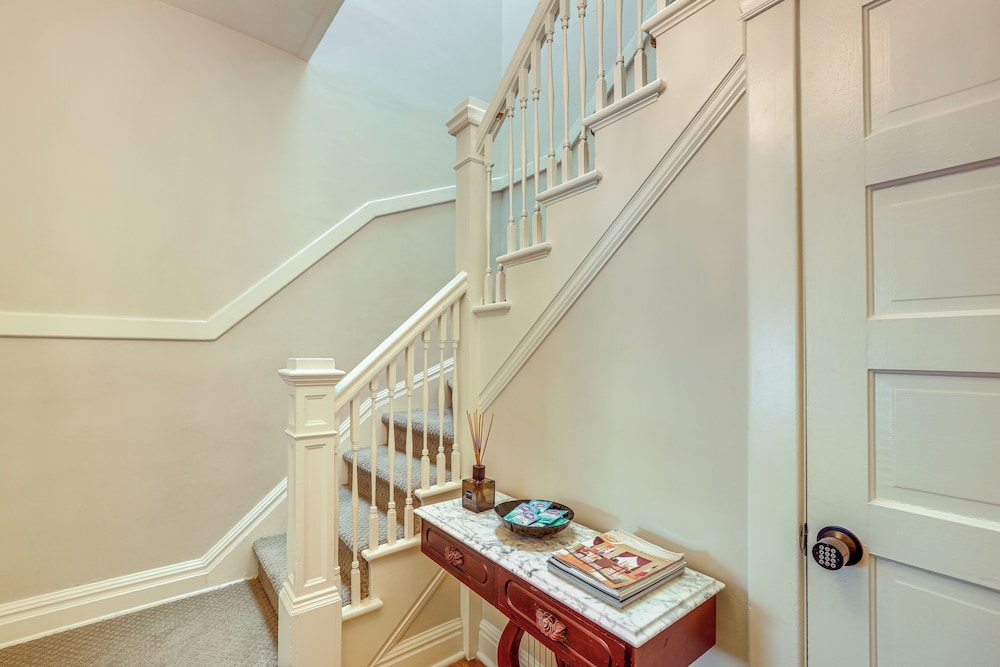 Historic French Consulate in Cap Hill w/ Yard