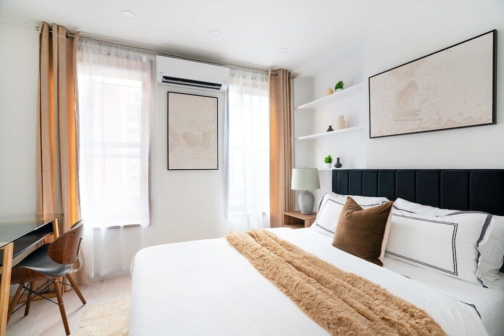48 Midtown West Apt