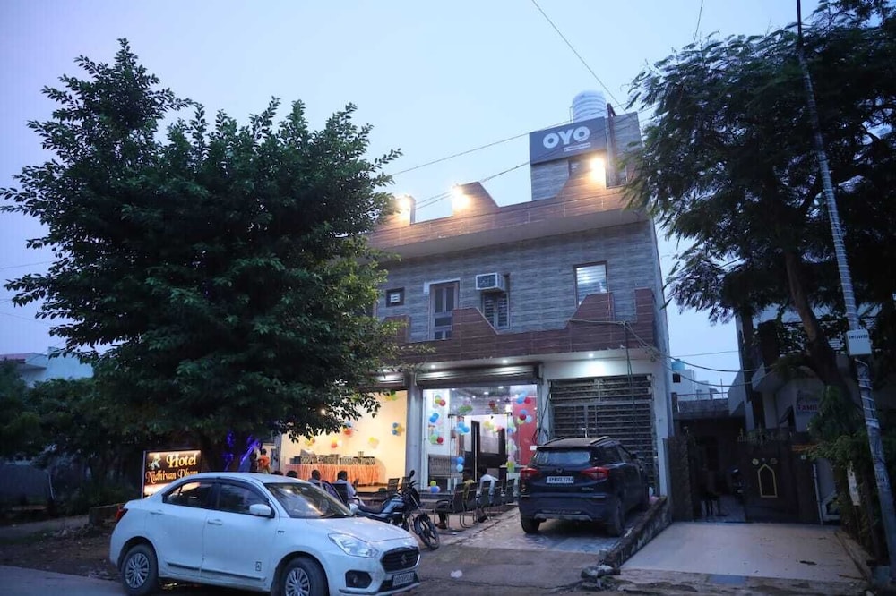 Hotel Nidhivan Dham