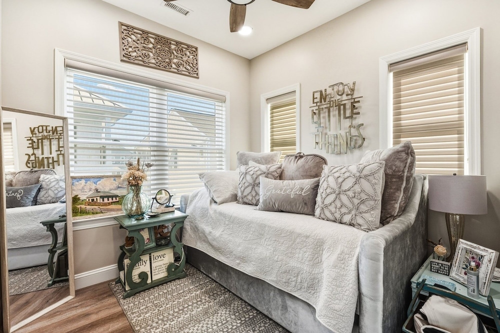 Santorelli's Seaside Serenety 4 Bedroom Home