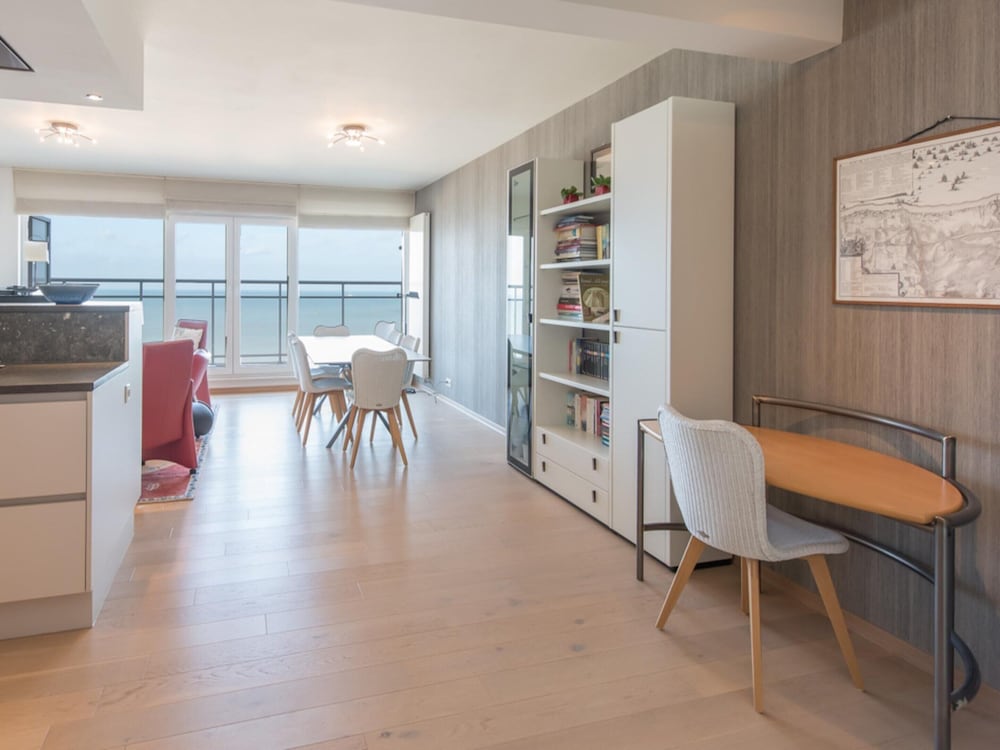 Tasteful Apartment Near the Beach