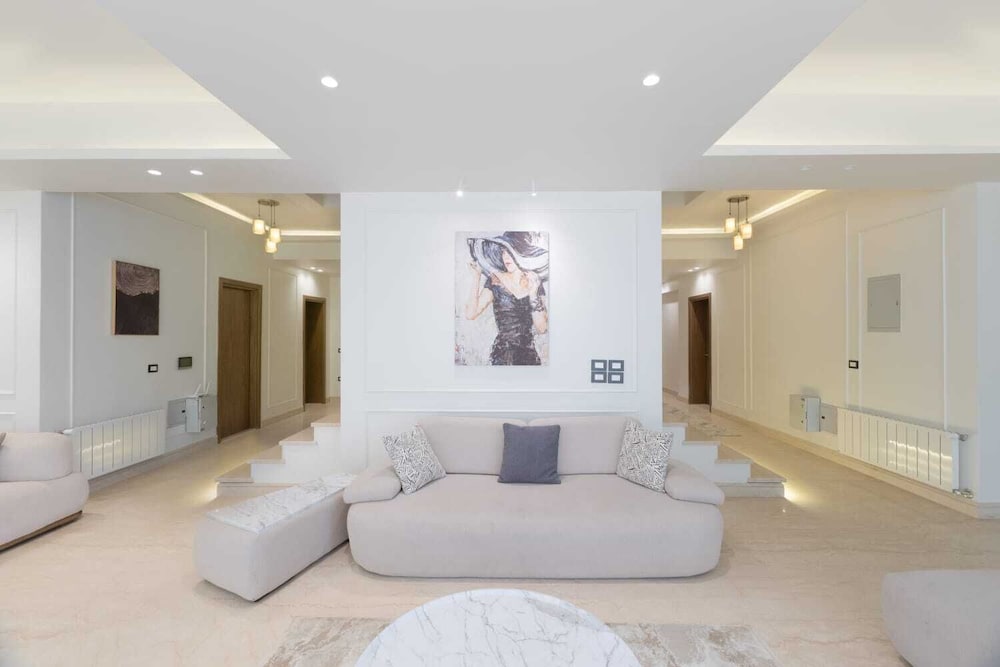7BD Villa With Pool & Garden