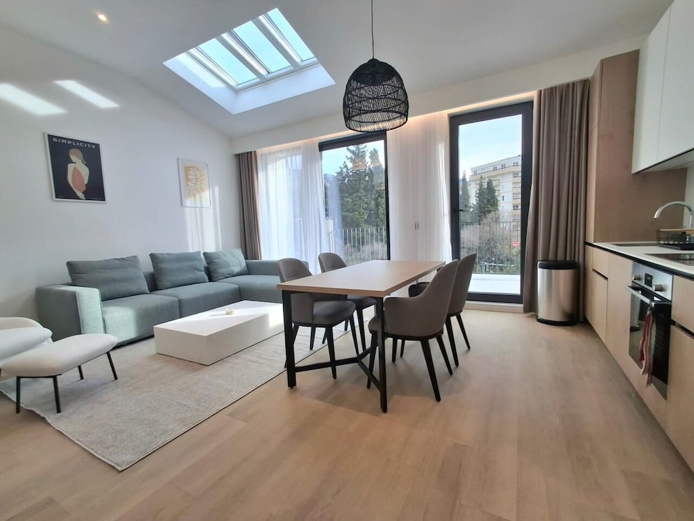 Onia Luxury Escape