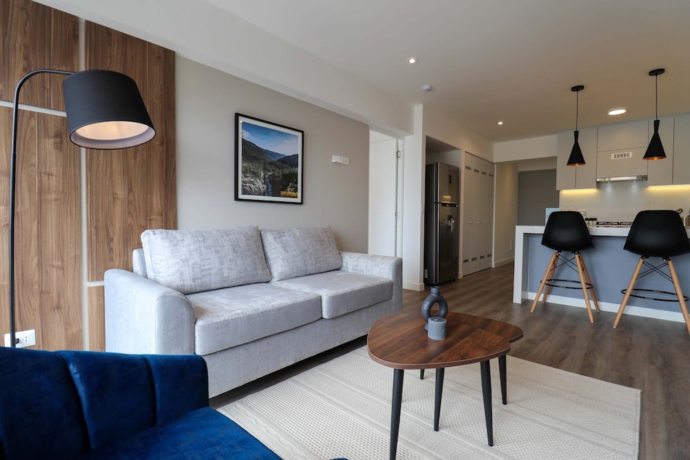 w Fabulous 2BR w Balcony in Miraflores