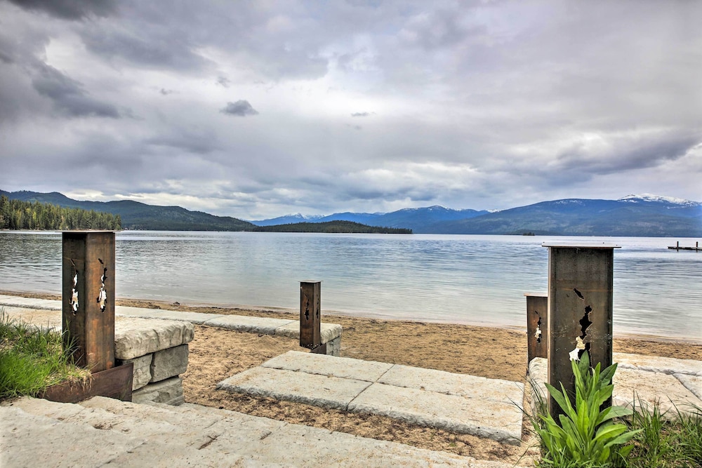 Elegant Priest Lake Townhome  1 Mi From Lake - Property Image 11