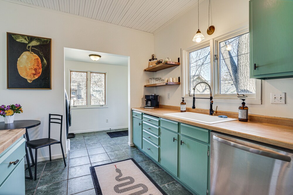 Saint Paul Vacation Rental Near Shopping & Dining!