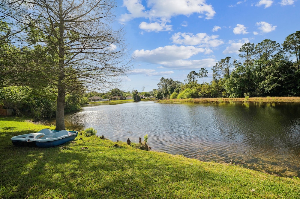 Pondside Perch - Your Waterfront Retreat 3 Bedroom Home