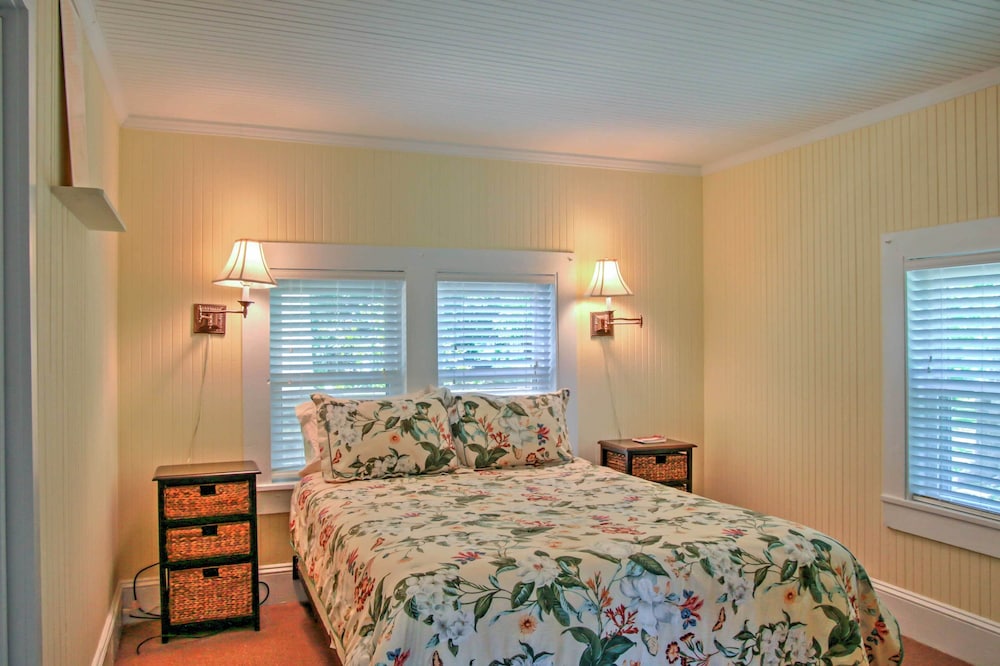 Secluded & Quiet Coastal Home: 1 Mile to Boat Ramp view 2