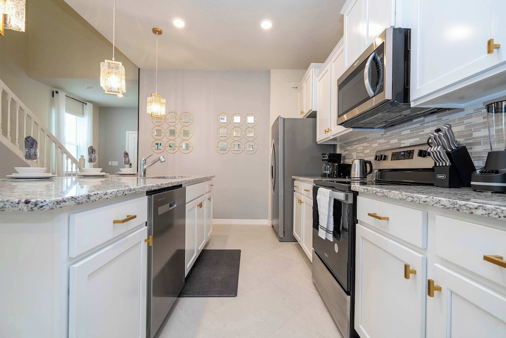 Stunning 7Bd Jacuzzi Pool & Close To Disney @ Windsor Cay 16217