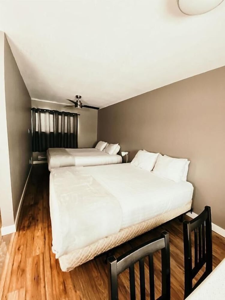 Hinton Highway Inn