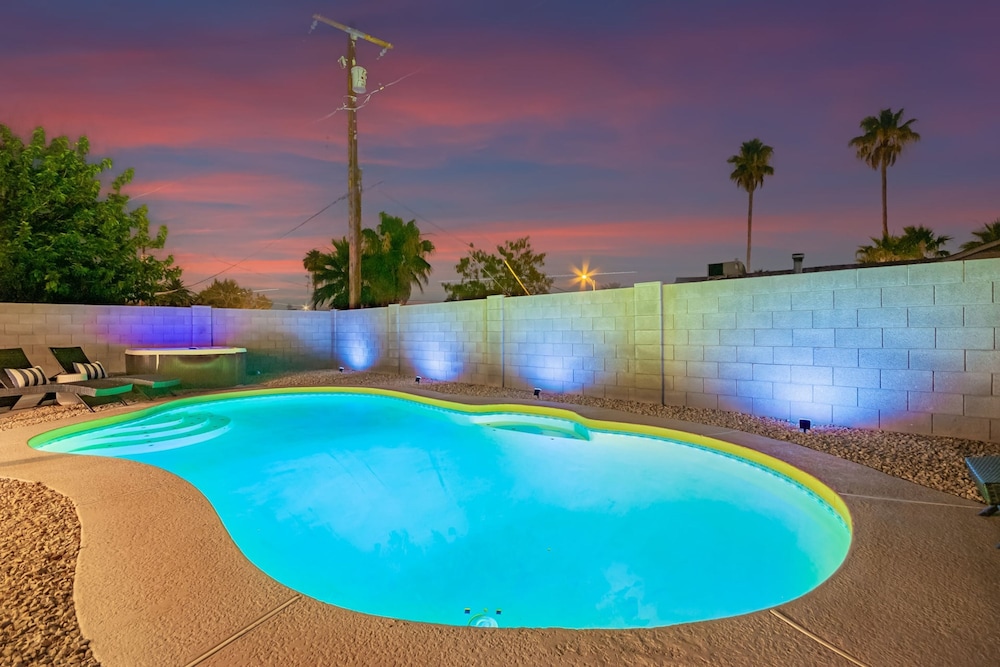Villa on Virginia 2 Masters Pool Hottub Sleeps 10
