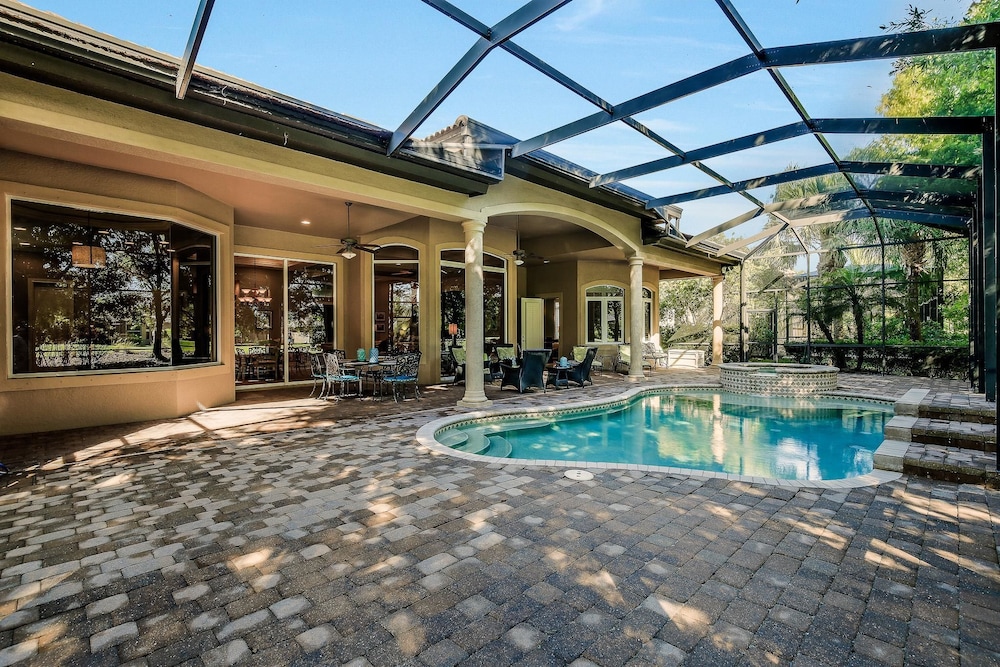 MAJ8978 4 Bedroom Holiday Home by Marco Naples Vacation Homes