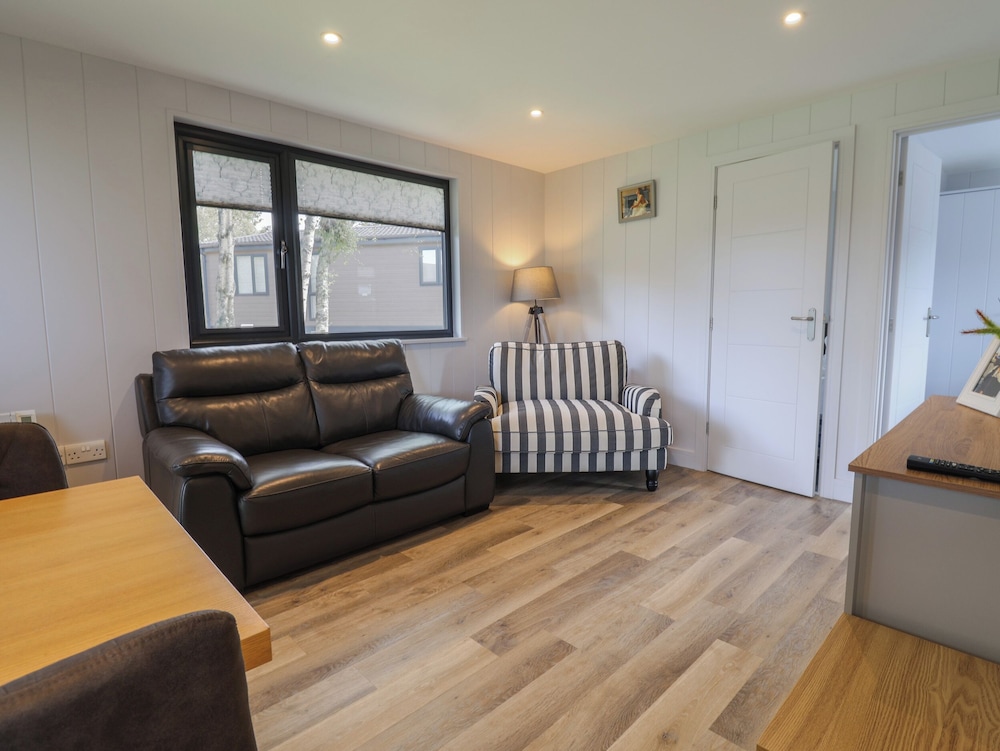 6 Pinewood Retreat