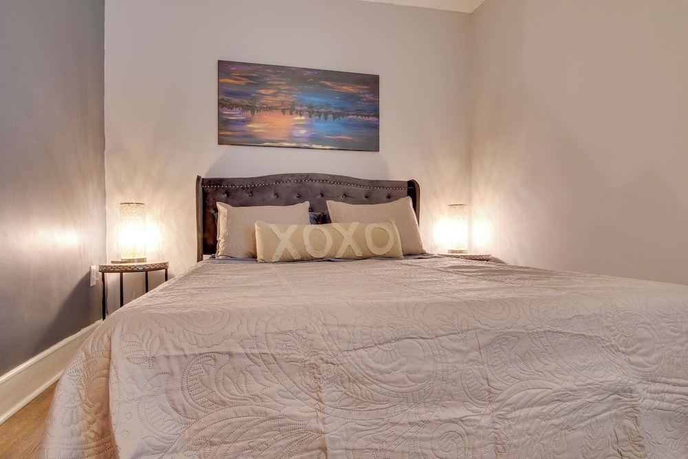Commuter-friendly Rental Unit in Greenwood!