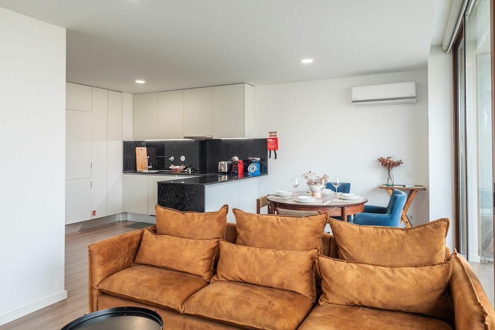 Liiiving in Matosinhos - Warm Vintage Apartment